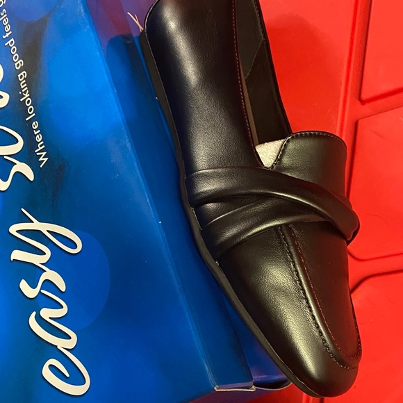 Easy Street Black Loafers for Women - Picture 4 of 6